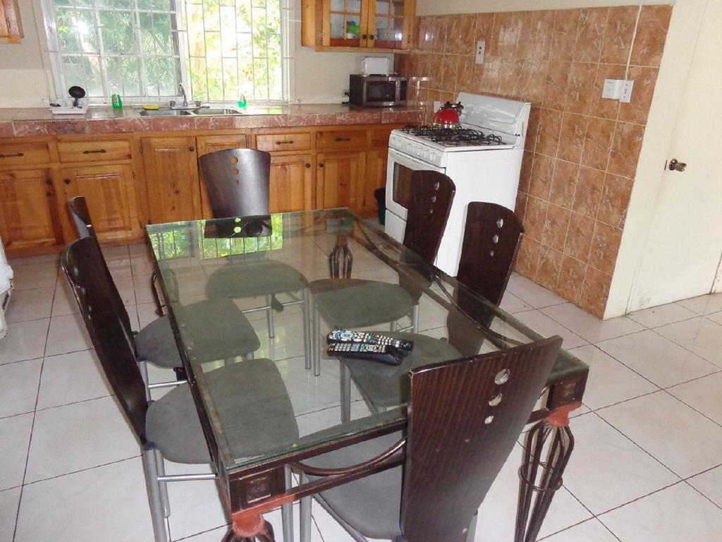 Bethel Court Guesthouse Montego Bay Exterior foto